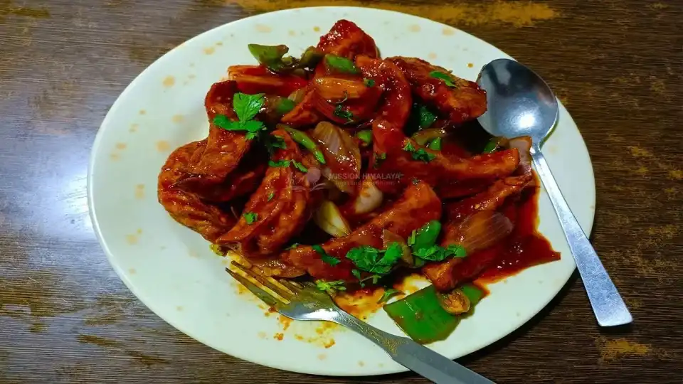 Special Chilly Momo-Sherpa Dishes You Must Try in EBC Trek