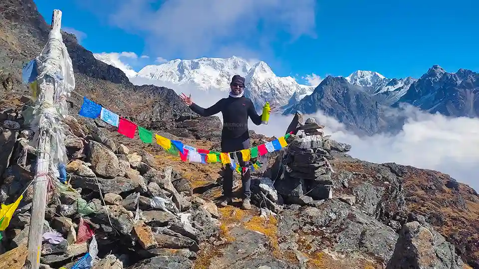 Crossing high-altitude passes-Reasons to do Kanchenjunga Trek