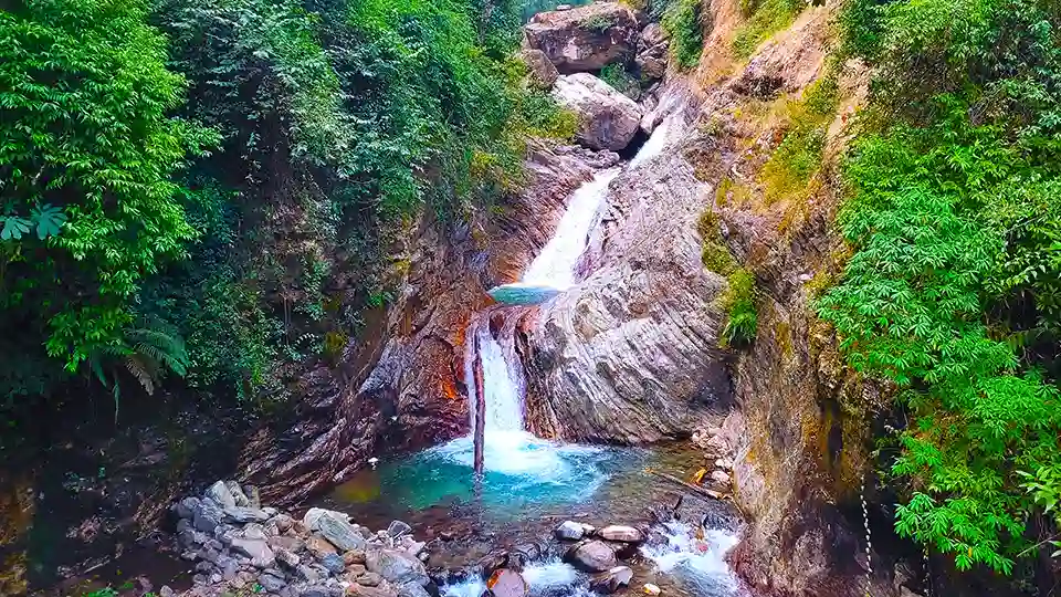 awe-inspiring waterfalls-Reasons to do kanchenjunga Trek