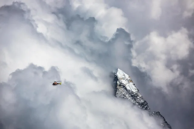 Deaths on Mount Everest - All you need to know 3 Helicopter flying in the high altitude of Everest