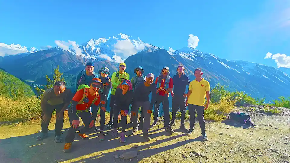 Trekkers Photoshot in front of Annapurna IV And II