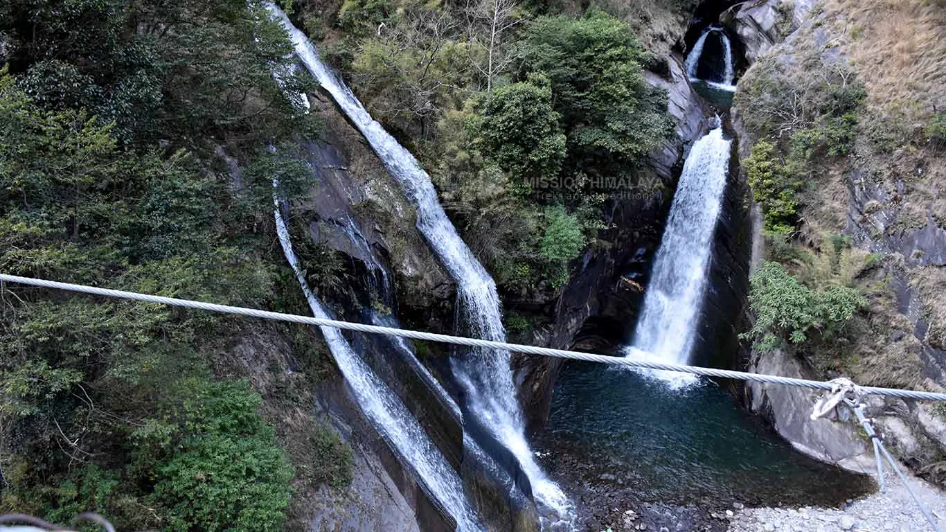 Waterfall between Deng to Namrung Trekking route